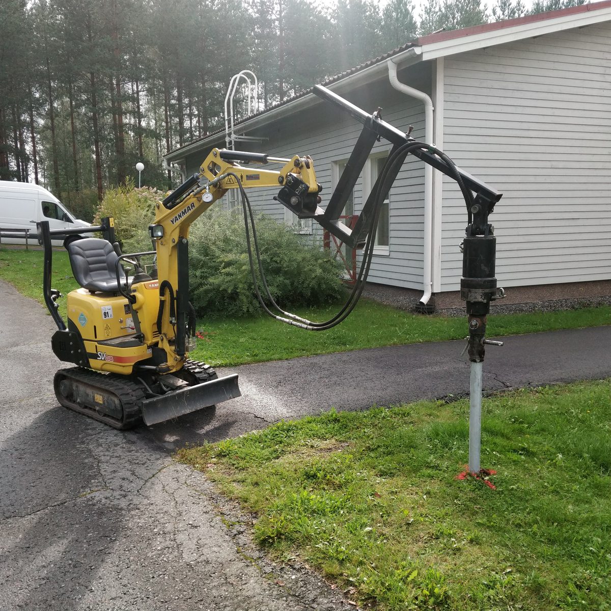 Instalación de un pilote HELIX con miniexcavadora